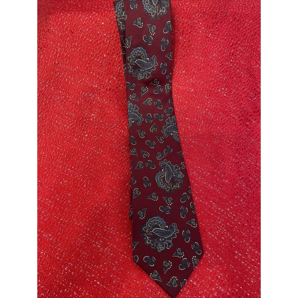 CHRISTIAN DIOR Vintage made in USA Silk Tie Burgandy Navy Paisley Fluer Necktie